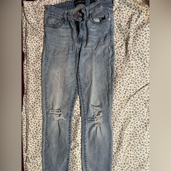 Lucky brand skinny jeans. - Picture 3 of 3